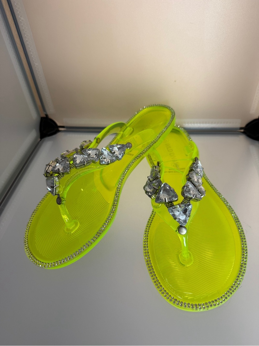 Wild Diva Women's Neon Yellow Jeweled Jelly Thong Flat Sandals Size 5